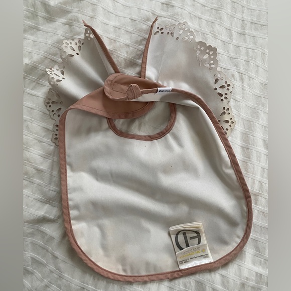 Elodie Details Eyelet Bib - Picture 4 of 7